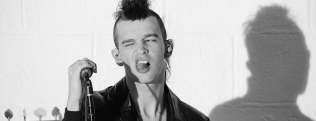 The 1975 – If You’re Too Shy (Let Me Know) (Official Live Video)